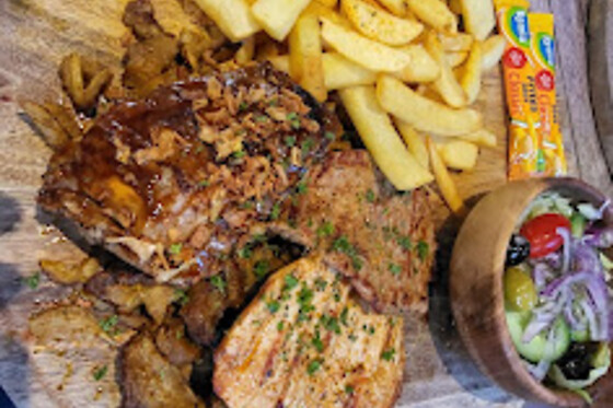 Fathimah Pizza & Grillhuys - photo 4